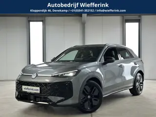 Volkswagen T-Roc 1.5 eTsi R-Line First Edition | IQ light | Pano | Trekhaak |