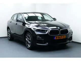 BMW X2 sDrive18i High Executive. Navi, Clima, StoelVerw, 18"LMV, Haak 1700kg
