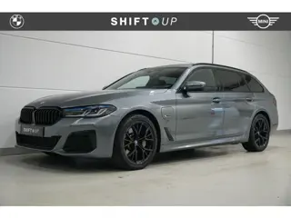 BMW 5-serie Touring 530e M-Sport | Panoramadak | Head Up | Comfort Zetels