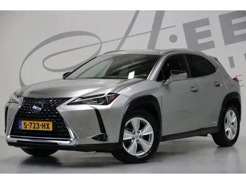 Lexus UX 250h Cruise Control/ Camera/ Navigatie/ DAB