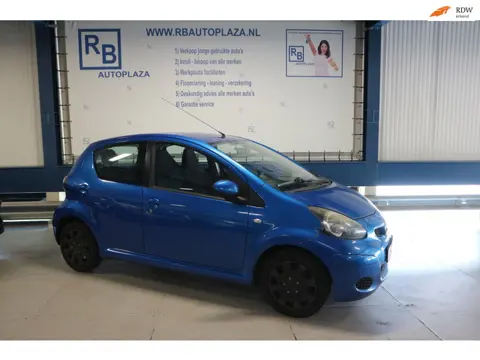 Toyota Aygo 1.0-12V Comfort / NIEUWE APK / 5 DRS / AIRCO ! ! !