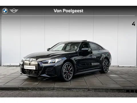 BMW i4 xDrive40 M-Sport Pro / Glazen Schuifdak / Comfort Acces / Adaptieve LED Koplampen / Trekhaak 