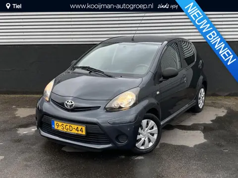 Toyota Aygo 1.0 VVT-i Now Nieuw geleverd en dealeronderhouden, unieke km-stand! Airco, 5-deurs