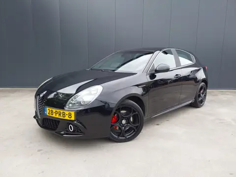 Alfa Romeo Giulietta 1.4 T 170 PK Distinctive CAMERA HALF LEER CRUISE ECC LED AFNB TREKHAAK