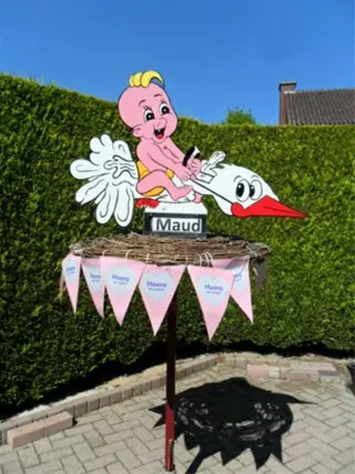 Ooievaar op nest. { mooi roze vlaggetjes!! } Geboortebord