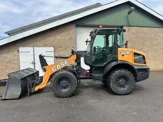 Case 321F (bj 2018)