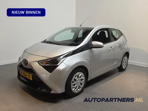 Toyota Aygo 1.0 VVT-i x-play - Apple Carplay/Android Auto - Cruise
