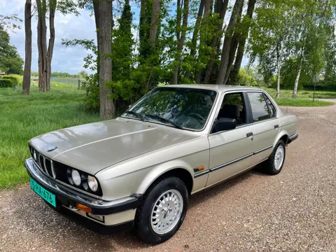 BMW 3-serie 324d e30. 6 cilinder