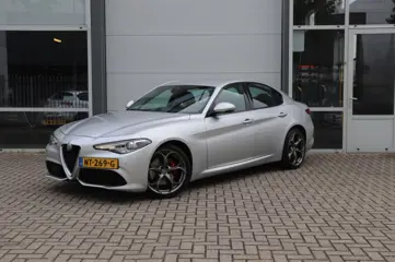 ALFA ROMEO GIULIA 2.0 T Q4 AWD 280PK VELOCE/ORIG.NL/GEDOCUMENTEERD/KEYLESS/MEMORY/19