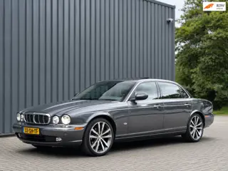 Jaguar XJ 4.2 V8 Sovereign LWB - British Comfort!