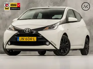 Toyota Aygo 1.0 VVT-i x-play (5 DEURS, CAMERA, CRUISE, BLUETOOTH, SPORTSTOELEN, NIEUWE APK, NIEUWSTA