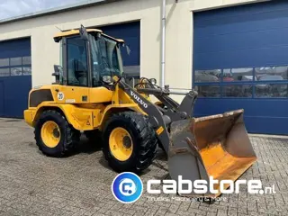 Volvo L30G Wiellader Radlader - Wheelloader - Bouwjaar 2018 - Draaiuren 2885 - Palletvorken + laadsc