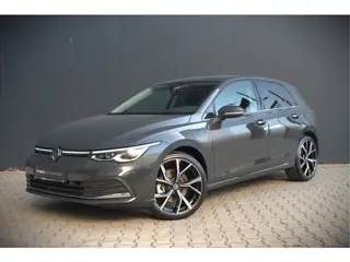 Volkswagen Golf 1.4 eHybrid Style | Memory seat | Massage | Adaptive cruise control | Elektrische st