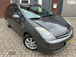 Toyota Prius 1.5 VVT-i Tech Edition / Navi / Clima / Cruise / NAP