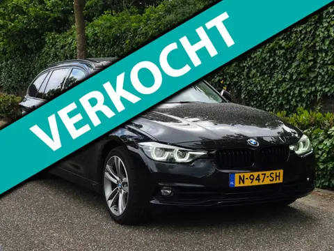 BMW 3-serie Touring F31 Elk. Trekhaak Panorama Apple CarPlay Navi GR NAP Rijklaar ZGAN Runflat 18inc