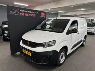 Peugeot Partner 1.2 PureTech Premium met Navigatie, Parkeersensoren achter, Airconditioning, Apple/A