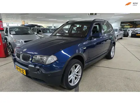 BMW X3 3.0i Executive mooi scherm. Nette auto!