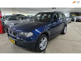 BMW X3 3.0i Executive mooi scherm. Nette auto!