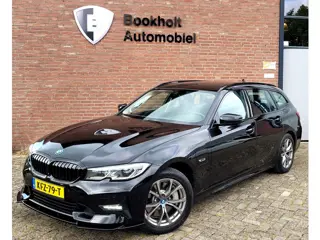 BMW 330E XDRIVE Sport - 360-cam, HUD, Laser, Drive Assist, Trekhaak, Keyless (292PK 1e Eig. BTW)