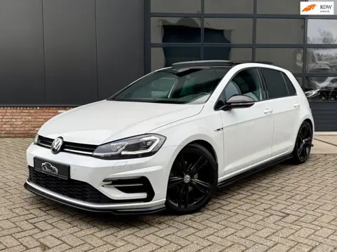 Volkswagen Golf 1.5 TSI Highline R-Line 150pk Pano/Virtual/Keyless/Nieuwstaat