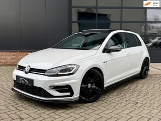 Volkswagen Golf 1.5 TSI Highline R-Line 150pk Pano/Virtual/Keyless/Nieuwstaat