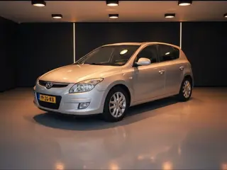 Hyundai I30 2.0i Style-schuifdak-airco-trekhaak-nieuwe koppeling-elek ramen
