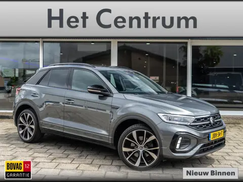 Volkswagen T-Roc 1.5 TSI R-Line - panorama - trekhaak - camera - black style - stuur+stoelverwarming