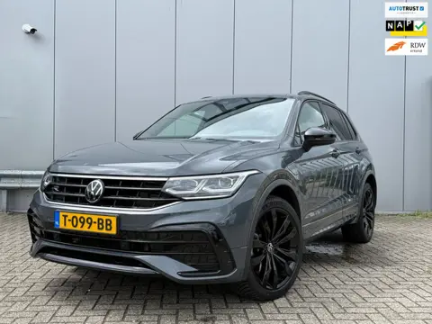 Volkswagen Tiguan 1.4 TSI eHybrid R-Line Business | Panoramadak | Stoelverwarming | Adaptive Cruise 