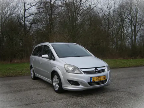 Opel Zafira 2.2 Cosmo . AUTOMAAT . Leder . 7 Pers . PDC . LMV . carplay . enz