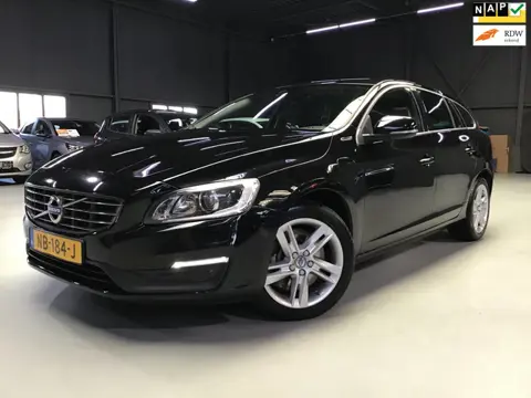 Volvo V60 2.4 D5 Twin Engine Momentum I AWD I Clima I Cruise I Navi I Xenon I Stoelverw I 17inch I 3