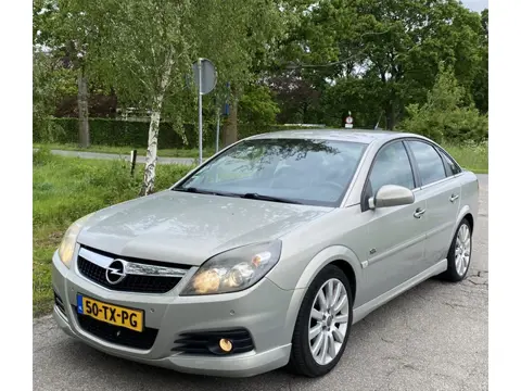 Opel Vectra GTS 2.2-16V Executive (bj 2007)
