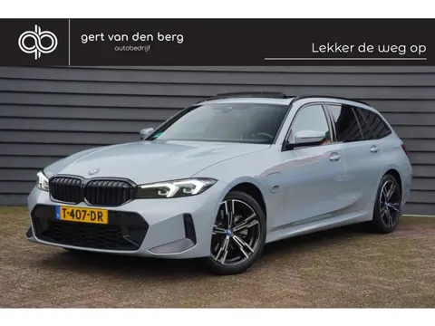 BMW 3 Serie Touring 320e - M SPORT - LEDER - TREKHAAK - PANODAK - SHADOW LINE -