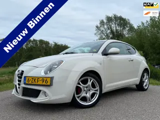 Alfa Romeo MiTo 0.9 TwinAir Esclusivo | Leder | 2e Eigenaar | Navi | Clima | 17" Velgen | DNA | PDC 