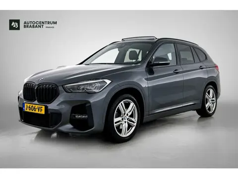 BMW X1 SDrive18i High Executive M-pakket ( Goed onderH, Panorama, Camera, StoelV, Carplay, Navi Pro,