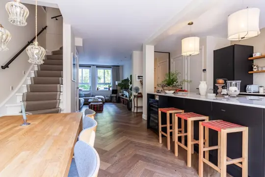 Woning aan de Willem de Zwijgerlaan te Amsterdam