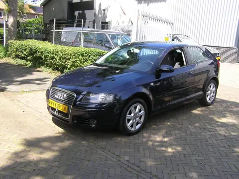 Audi A3 1.6 FSI Attraction nap pas airco nieuwe apk