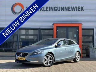 Volvo V40 1.6 T3 Kinetic / Trekhaak / Zomer + Winterset / Stoelverwarming / Cruise Control /