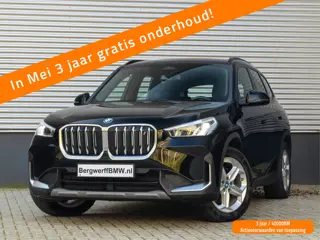 BMW iX1 xDrive30 - Trekhaak - Driving + Parking Ass - Stoelverwarming - Adaptief onderstel
