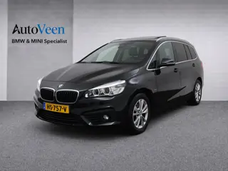 BMW 2-serie Gran Tourer 218i Sport (PANO, HUD, LEDER, STOELVERWARMING, TREKHAAK, GOED ONDERHOUDEN)