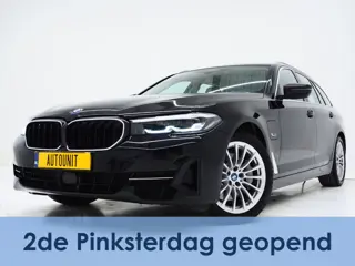 BMW 5 Serie Touring 530e xDrive | LED Grille |  Leder | Camera | Adaptive Cruise | Sfeerlicht | Dode