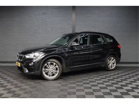 BMW X1 sDrive18i Executive Edition | NAP | PANORAMADAK | TREKHAAK | HUD | HOGE INSTAP |