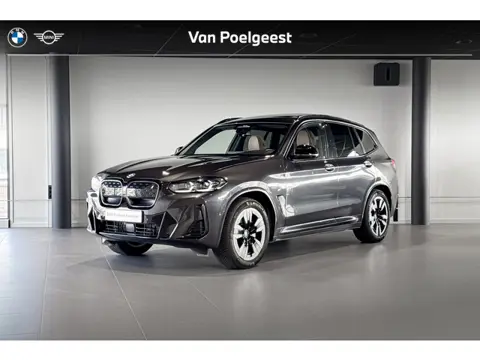 BMW iX3 Executive 80 kWh | M Sport | Glazen Panoramadak | Stoelverwarming | Trekhaak |