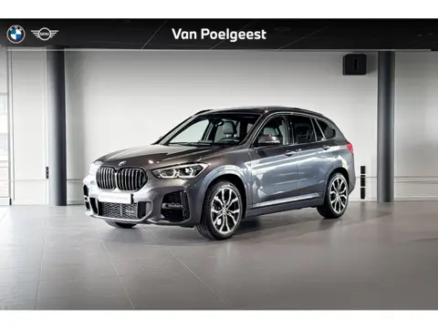 BMW X1 sDrive20i Business Edition Plus | M Sport | Glazen Panoramadak | Stoelverwarming | Achteruitr