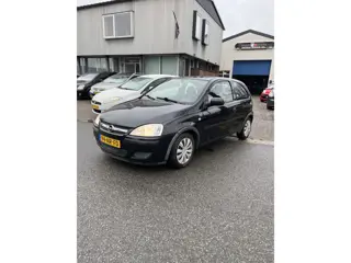 Opel Corsa 1.0-12V Essentia Keurig nette 3 deurs Corsa Prijs is inclusief nieuwe Apk keuring.