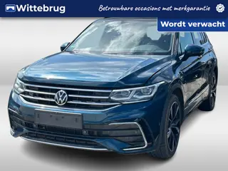 Volkswagen Tiguan 1.4 TSI 245 pk DSG eHybrid R-Line Business / Panorama dak / Trekhaak / Lederen bek