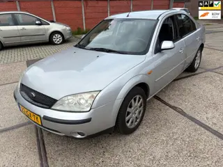 Ford Mondeo 1.8-16V First Edition