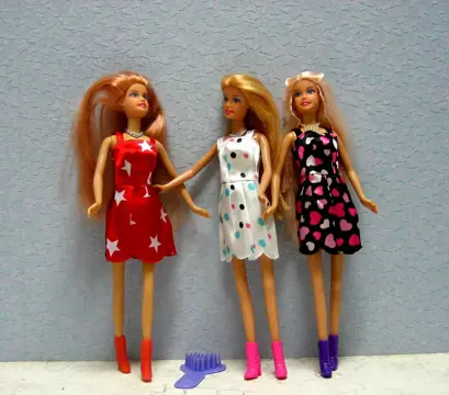 Drie DEFA CLONE china poppen spreidarmen [pop0197]