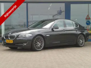 BMW 5 Serie 535i Upgrade Edition, Afn.Trekhaak / Leder / Xenon / Sensoren V + A / Bluetooth / Stoelv