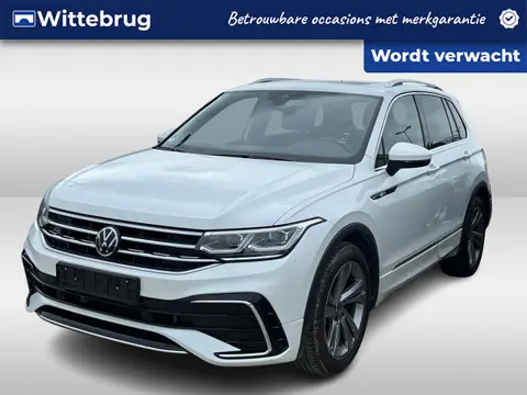 Volkswagen Tiguan 1.5 TSI 150pk R-Line DSG Automaat / Panorama schuifdak / Leder Vienna / LM 19 inch