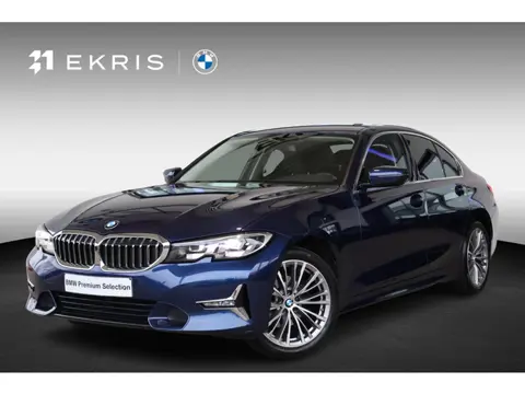 BMW 3-serie 320i High Executive | Luxury Line | Voorstoelen Verwarmd | Apple Carplay | Lentevoordeel